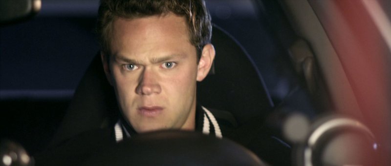 Danny Krueger (Joseph Cross, Foto) strebt eine Karriere als Rennfahrer an. Als er jedoch bei einem Straßenrennen in ein Poizeiauto rast, scheint sein Traum zu zerplatzen... – Bild: RTL II Danny Krueger (Joseph Cross, Foto) strebt eine Karriere als Rennfahrer an. Als er jedoch bei einem Straßenrennen in ein Poizeiauto rast, scheint sein Traum zu zerplatzen... – Bild: RTL II