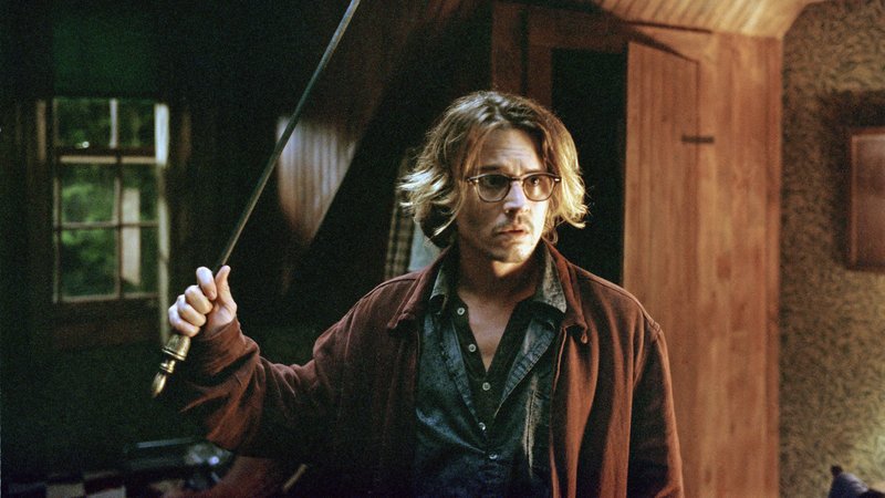 Mort Rainey (Johnny Depp) wird von einem Psychopathen bedroht.. – Bild: RTL Zwei Mort Rainey (Johnny Depp) wird von einem Psychopathen bedroht.. – Bild: RTL Zwei
