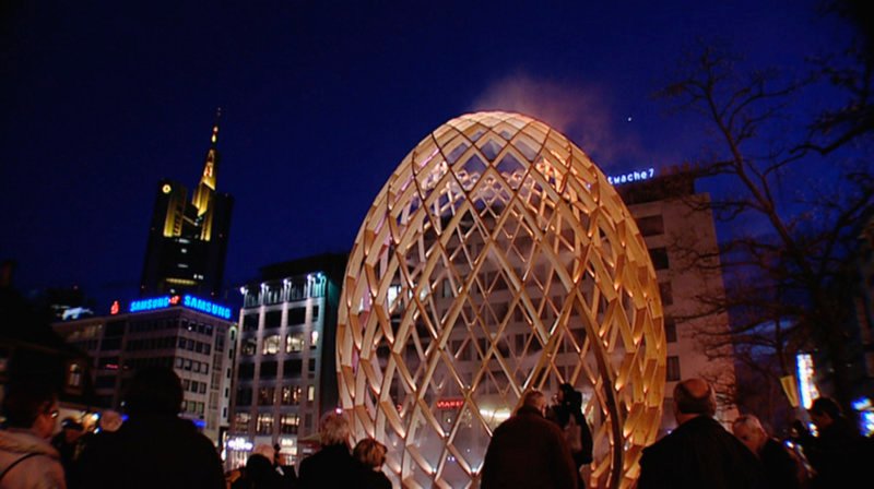 Lichtinstallationen machen Frankfurt während der „Luminale“ zur Lichthauptstadt. – Bild: HR