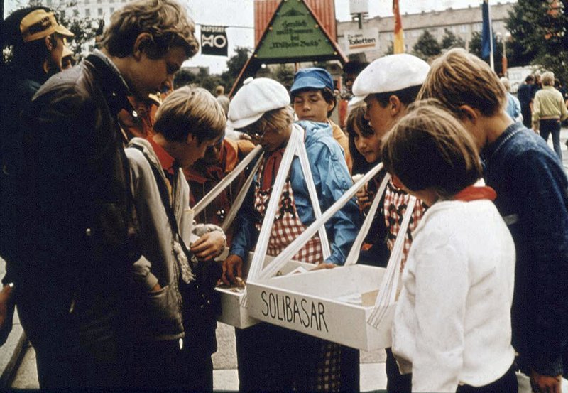 rbb Fernsehen GEH VORAN, PIONIER!, „Die DDR und ihre Kinder“, am Dienstag (08.01.13) um 22:45 Uhr. Solidaritätsbasar der Pioniere – Bild: rbb/​MDR