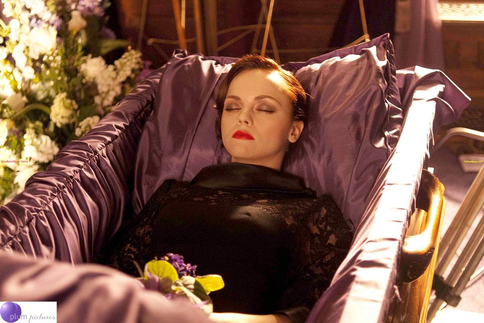 Christina Ricci als Anna Taylor – Bild: 4+