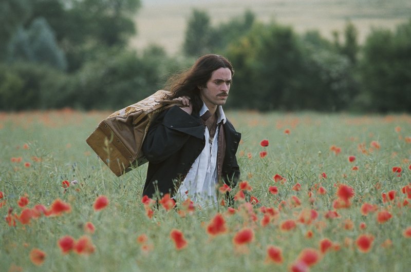 Jean-Baptiste Poquelin alias Moliere (Romain Duris) flieht aus Paris. – Bild: ATV2 Jean-Baptiste Poquelin alias Moliere (Romain Duris) flieht aus Paris. – Bild: ATV2