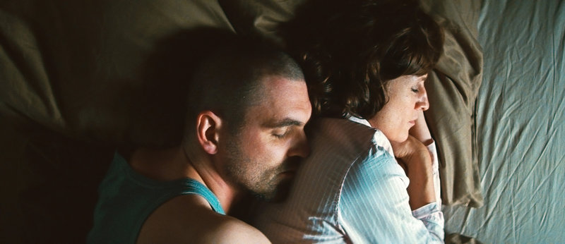 Die traute Zweisamkeit trügt: Simon (Sebastian Schipper) und Hanna (Sophie Rois) haben sich in den gleichen Mann verliebt. – Bild: WDR / © X Verleih AG Die traute Zweisamkeit trügt: Simon (Sebastian Schipper) und Hanna (Sophie Rois) haben sich in den gleichen Mann verliebt. – Bild: WDR / © X Verleih AG