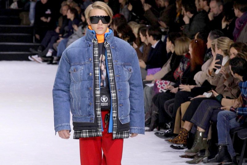 Wann ist ein Mann ein Mann „mit Stil“? Die Antwort des Modelabels Balenciaga auf der Woche der Männermode in Paris 2018 – Bild: ARTE
