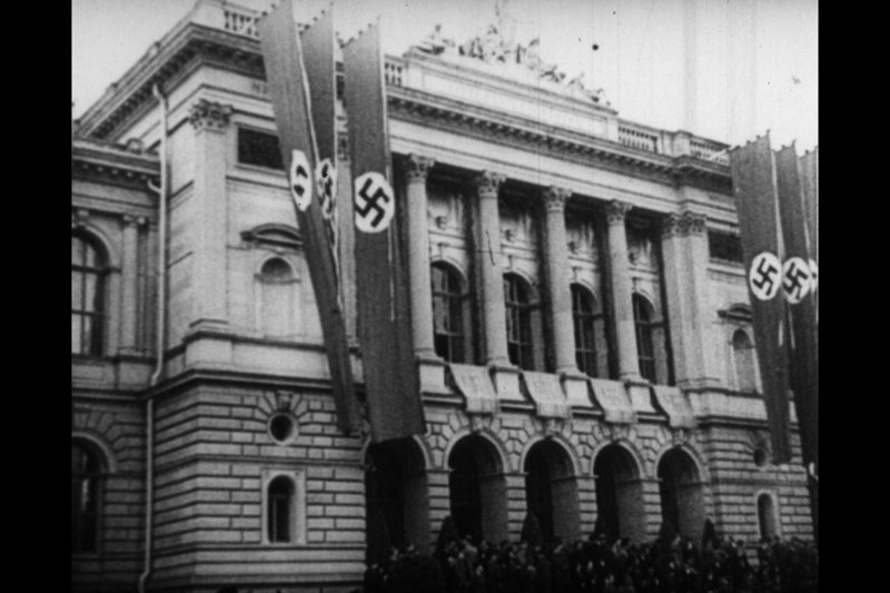 Eröffnung der Reichsuniversität 1941 – Bild: SWR Honorarfreie Verwendung nur im Zusammenhang mit genannter Sendung und bei folgender Nennung „Bild: Sendeanstalt/Copyright“. Andere Verwendungen nur nach vorheriger Absprache: ARTE-Bildredaktion Eröffnung der Reichsuniversität 1941 – Bild: SWR Honorarfreie Verwendung nur im Zusammenhang mit genannter Sendung und bei folgender Nennung „Bild: Sendeanstalt/Copyright“. Andere Verwendungen nur nach vorheriger Absprache: ARTE-Bildredaktion