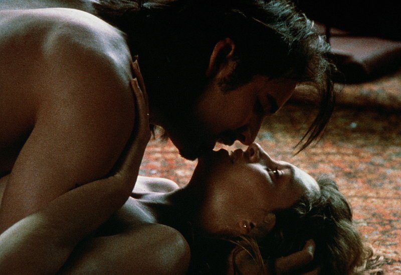 ZANDALEE MARTIN (ERIKA ANDERSON) AND JOHNNY COLLINS (NICHOLAS CAGE) IN A PASSIONATE EMBRACE. *** Local Caption *** Feature Film – Bild: Carlton International Media Limited