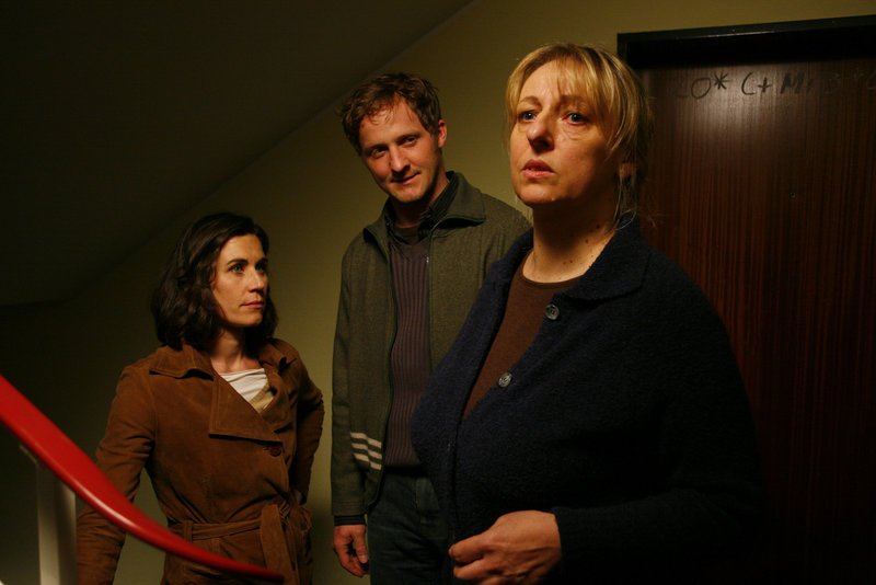 Nina Kunzendorf (Anja Amberger), Maximilian Brückner (Anton Kirmayer), Johanna Bittenbinder (Frau Gallus). – Bild: ORF