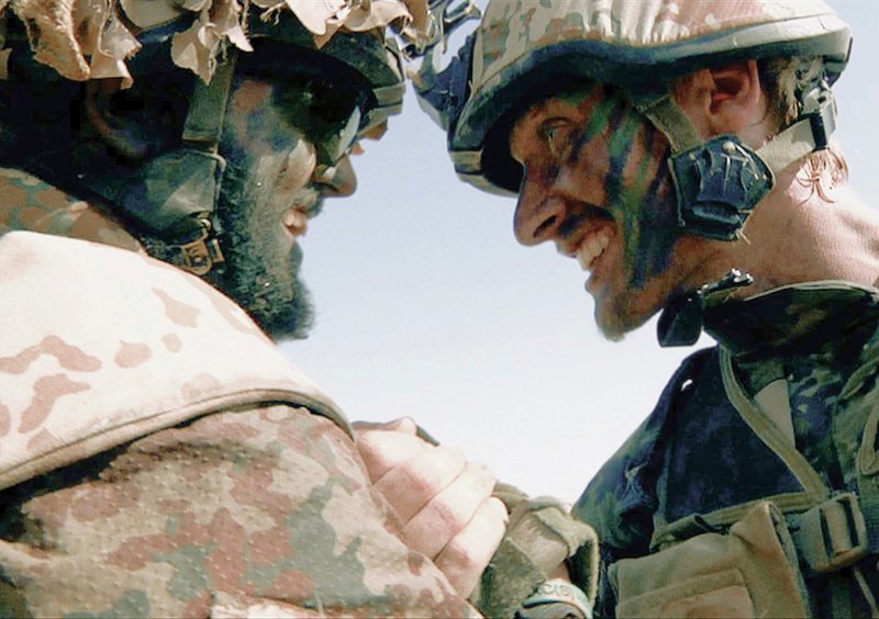 Kameradschaft unter Soldaten – Bild: ZDF /​ © Lars Skree