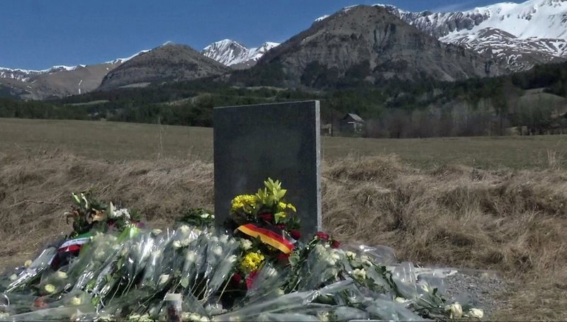 Auf dem Weg von Barcelona nach Düsseldorf stürzt der „Germanwings“-Airbus am 24. März 2015 in den südfranzösischen Alpen ab. Keine der 150 Insassen überlebt die Tragödie. – Bild: N24 Doku