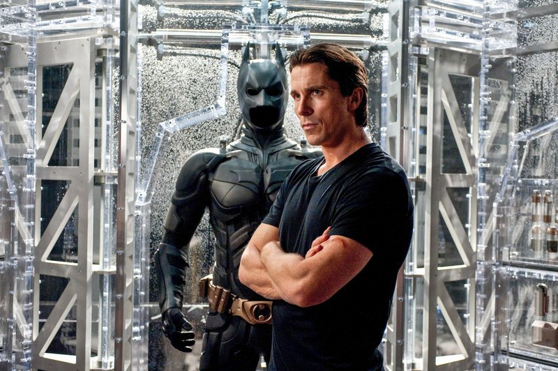 Christian Bale (Bruce Wayne /​ Batman). – Bild: ORF