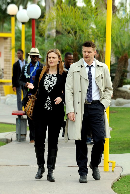 Bones – Die Knochenjägerin S10E14: Bones jagt Minigolfer (The Putter In ...