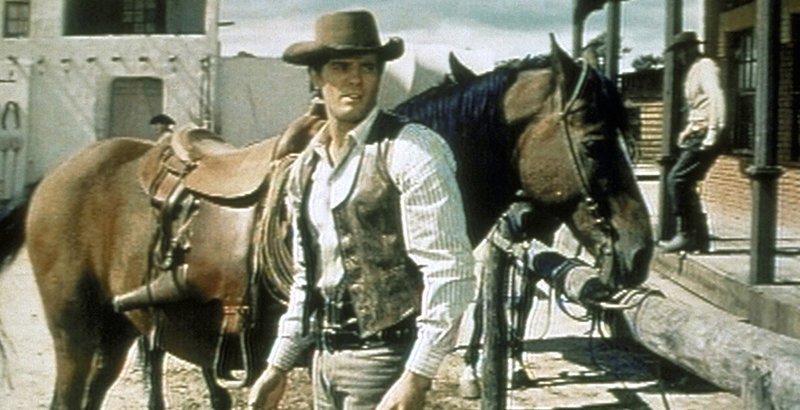 Nach dem Überfall einer Gangsterbande gerät Cowboy Brent Landers (Giuliano Gemma) zu Unrecht unter Verdacht und wird steckbrieflich als Viehdieb und Mörder verfolgt … – Bild: 1970 Universal Pictures. All Rights Reserved. Lizenzbild frei