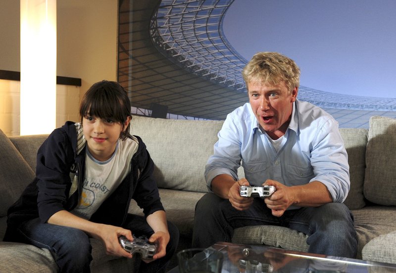 Ganz der Papa – Bild: HR/​Degeto/​Christiane Pausch