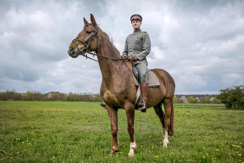 Manfred von Richthofen auf seinem Pferd – ein zum Mythos verklärter Held – Bild: ZDF Manfred von Richthofen auf seinem Pferd – ein zum Mythos verklärter Held – Bild: ZDF