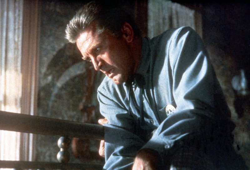 Als Marshal Matt Morgans (Kirk Douglas) Frau ermordet wird, schwört er blutige Rache. Doch der Mörder ist der Sohn eines seiner besten Freunde - und dieser ist nicht bereit, seinen missratenen Sprößling auszuliefern ... – Bild: TVNOW / TM Als Marshal Matt Morgans (Kirk Douglas) Frau ermordet wird, schwört er blutige Rache. Doch der Mörder ist der Sohn eines seiner besten Freunde - und dieser ist nicht bereit, seinen missratenen Sprößling auszuliefern ... – Bild: TVNOW / TM
