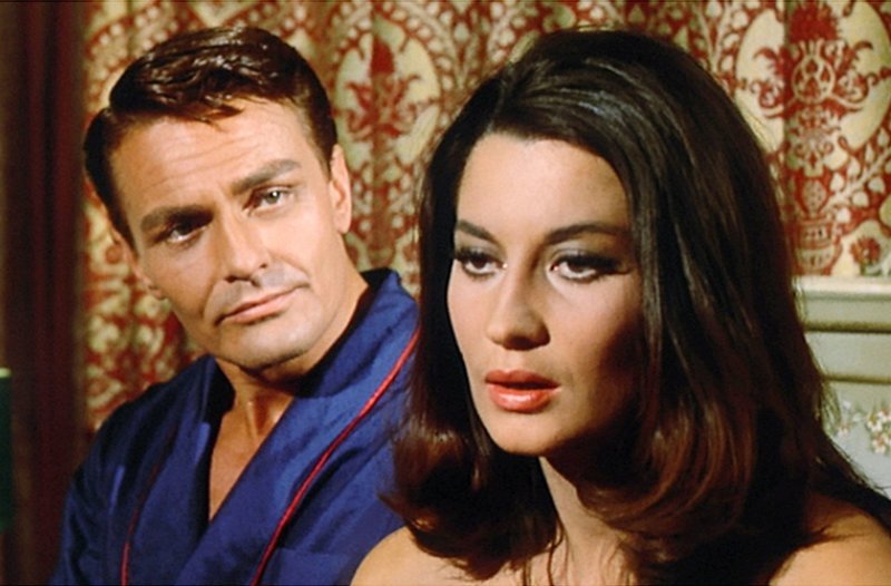 rbb Fernsehen HÖLLENHUNDE DES SECRET SERVICE, „Superseven Chiama Cairo“, Italien/Frankreich 1965, Regie Umberto Lenzi, am Freitag (02.03.12) um 00:00 Uhr. Topagent Michael Stevens (Roger Browne) hat herausbekommen, dass die schöne Faddja (Rosalba Neri) von seinen Gegnern auf ihn angesetzt wurde. – Bild: rbb/Degeto rbb Fernsehen HÖLLENHUNDE DES SECRET SERVICE, „Superseven Chiama Cairo“, Italien/Frankreich 1965, Regie Umberto Lenzi, am Freitag (02.03.12) um 00:00 Uhr. Topagent Michael Stevens (Roger Browne) hat herausbekommen, dass die schöne Faddja (Rosalba Neri) von seinen Gegnern auf ihn angesetzt wurde. – Bild: rbb/Degeto