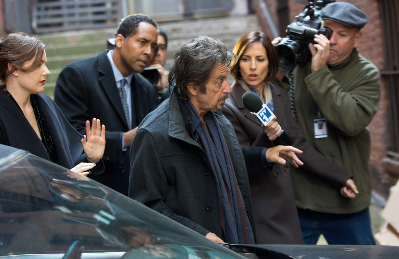 In the middle: Simon Axler (Al Pacino). – Bild: Wild Bunch In the middle: Simon Axler (Al Pacino). – Bild: Wild Bunch
