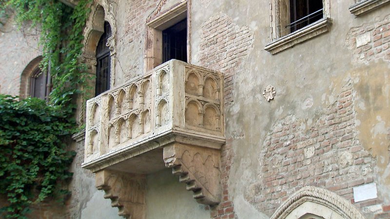 Der Balkon am Hause Julias in Verona, eine Touristenattraktion seit 1936 – Bild: WDR /​ © Florianfilm