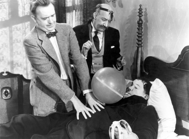 Stan Laurel, James Finlayson, Oliver Hardy. – Bild: ORF/​Beta Film