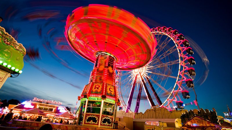 Die Cranger Kirmes ist ein Rummel der Superlative für 4 Millionen Besucher im Jahr. – Bild: WDR/Philipp Bösel Die Cranger Kirmes ist ein Rummel der Superlative für 4 Millionen Besucher im Jahr. – Bild: WDR/Philipp Bösel