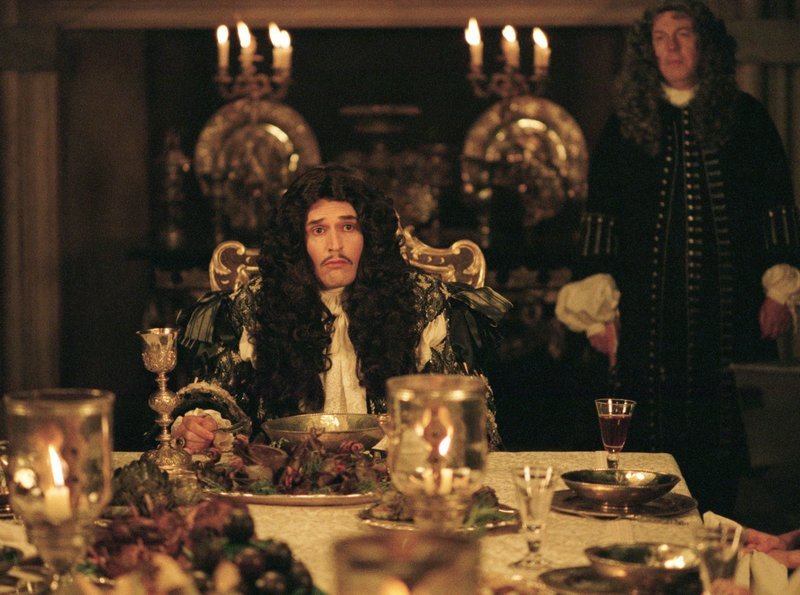 König Charles II (Rupbert Everett) ist ein blaierter Snob. – Bild: ARD Degeto
