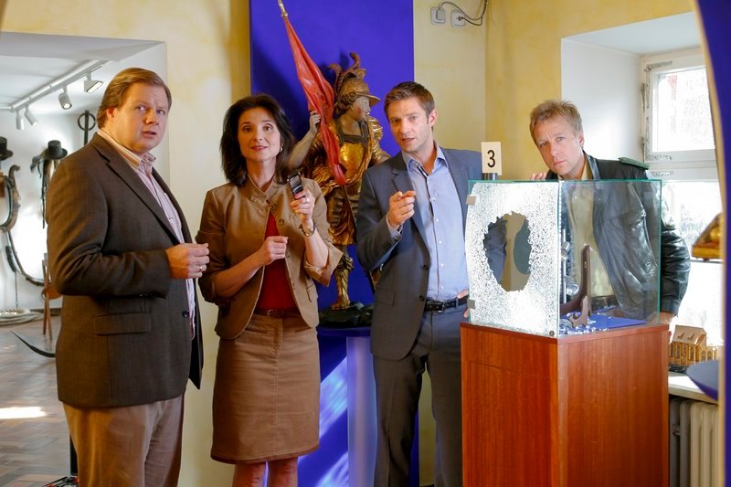 Die RosenheimCops S12E06 Der Tote in der Glasvitrine fernsehserien.de