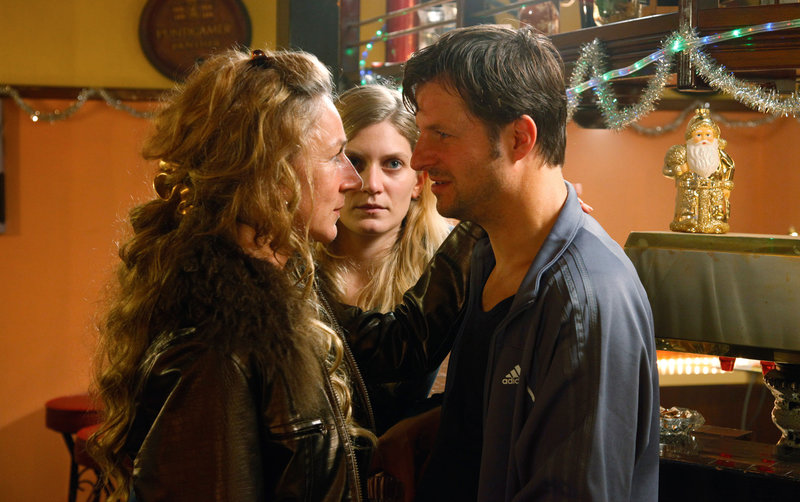 Martina Spitzer (Sissi), Magdalene Kronschläger (Hanna), Philipp Hochmair (Mario). – Bild: ORF Martina Spitzer (Sissi), Magdalene Kronschläger (Hanna), Philipp Hochmair (Mario). – Bild: ORF