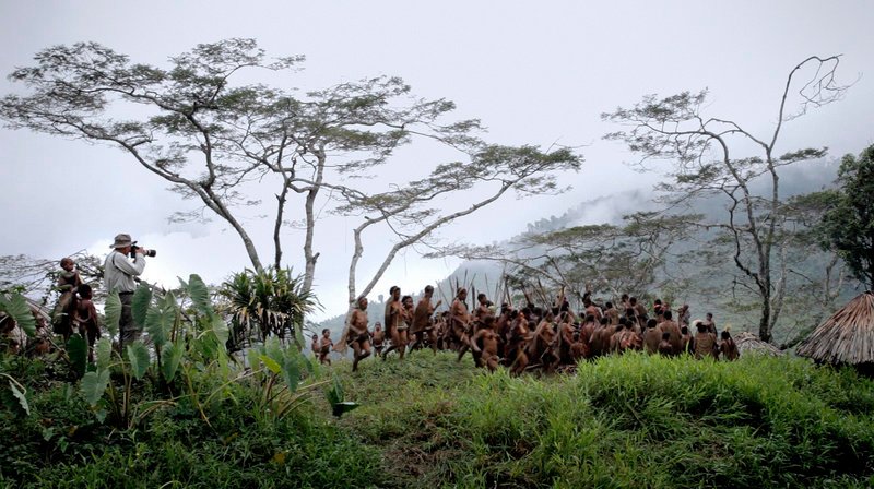 Sebastião Salgado bei den Yali in Papua. – Bild: SWR/​NFP/​Juliano Ribeiro Salgado