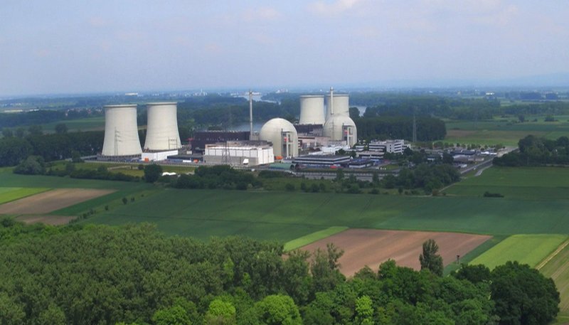 Das Atomkraftwerk Biblis mit 2 Reaktoren. Der milliardenschwere Rückbau steht noch bevor. – Bild: ZDF und WDR