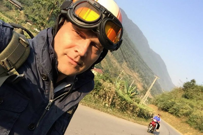 Philipp Abresch unterwegs mit dem Moped durch Vietnam. – Bild: PHOENIX/NDR Philipp Abresch unterwegs mit dem Moped durch Vietnam. – Bild: PHOENIX/NDR