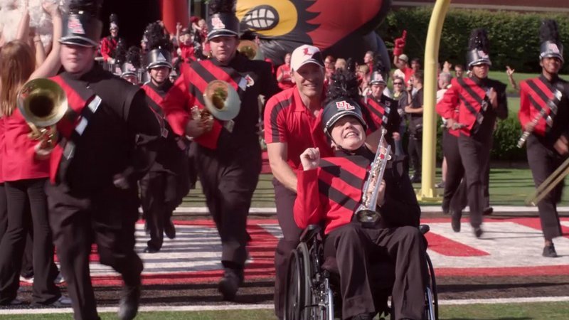 Jimmy Bellinger als Patrick Henry Hughes und Burgess Jenkins als John Hughes beim Einmarsch in die Arena – Bild: Bibel TV