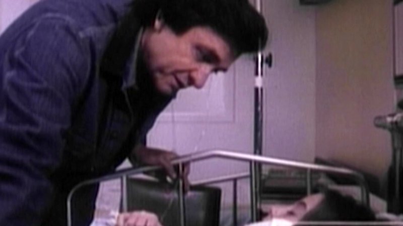 Johnny Cash spielt den Analphabeten Jesse Hallam, der mit seinen Kindern nach Cincinnati zieht und sieht sich da großen Herausforderungen gegenübergestellt. – Bild: Bibel TV