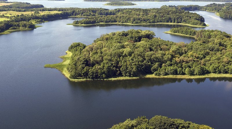 Der Schaalsee ist der Größte der Lauenburgischen Seen. Weitere Fotos auf Anfrage. – Bild: BR/​coraxfilm GmbH/​Doclights GmbH/​NDR