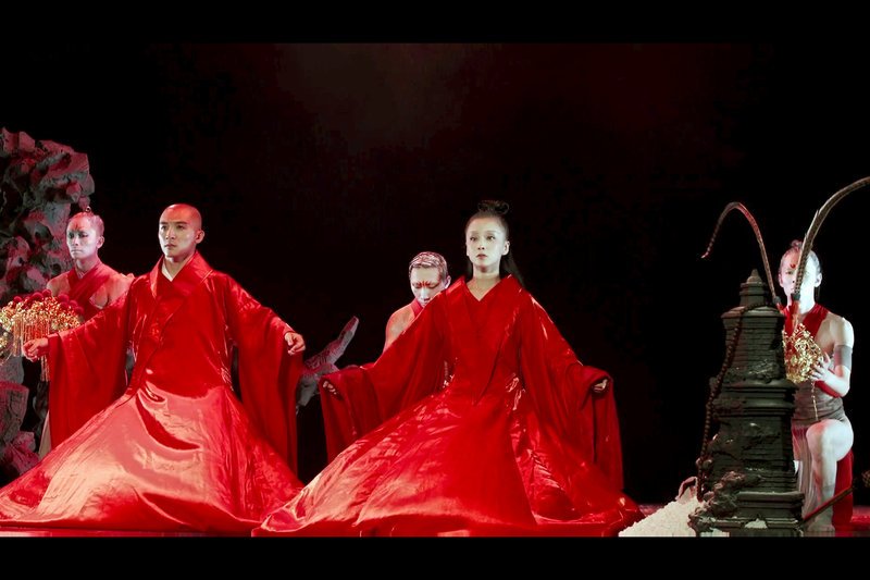 Li Nan gilt als eine der ausdrucksstärksten Künstlerinnen des modernen chinesischen Tanztheaters. – Bild: NDR /​ © Patrick Carr/​Mandarin Films