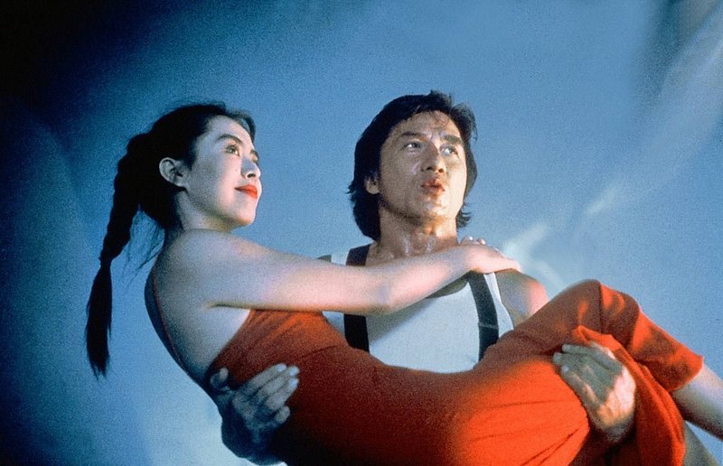 Der Privatdetektiv und Frauenheld City Hunter (Jackie Chan) hat die vermisste Shizuko (Kumiko Goto) aus den Fängen der Gangster befreit. – Bild: Kabel Eins Classics