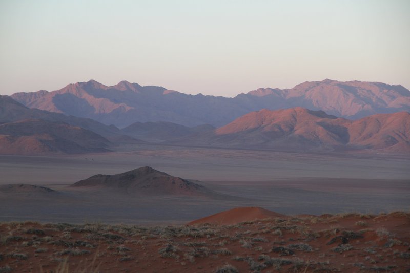 Der ‚Namib-Rand-Naturpark‘, im vergangenen Jahrhundert war hier noch Farmland. – Bild: ZDF und SWR/​Rüdiger Lorenz