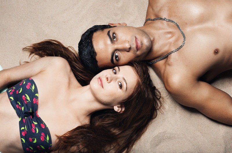 Lena Schneider (Josefine Preuß) und Cem Öztürk (Elyas M’Barek) in seltener Eintracht. – Bild: ORF Lena Schneider (Josefine Preuß) und Cem Öztürk (Elyas M’Barek) in seltener Eintracht. – Bild: ORF