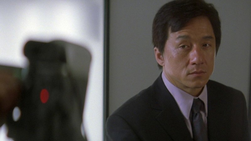 Als ihm sein jahrelang als verschollen geglaubter Vater am Sterbebett ein Rätsel um sein Vermächtnis aufträgt, macht sich Jackie Chan (Foto) auf eine gefährliche Suche, die ihn direkt in die Hände eines Drogenbosses führt. – Bild: Nitro