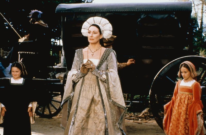 Nach der Hochzeit verwandelt sich Rodmilla (Anjelica Huston) in eine rücksichts- und gnadenlose Frau… – Bild: SUPER RTL / Twentieth Cent Nach der Hochzeit verwandelt sich Rodmilla (Anjelica Huston) in eine rücksichts- und gnadenlose Frau… – Bild: SUPER RTL / Twentieth Cent