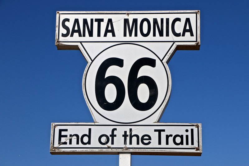 Schild Route 66 – Bild: ZDF und SRF Schild Route 66 – Bild: ZDF und SRF