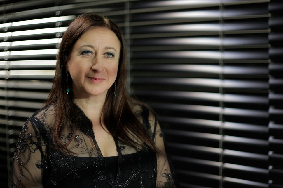 Die australische Dirigentin und Opernintendantin Simone Young spricht über die Willenskraft, die in den Werken Beethovens steckt. – Bild: WDR / © Falco Seliger