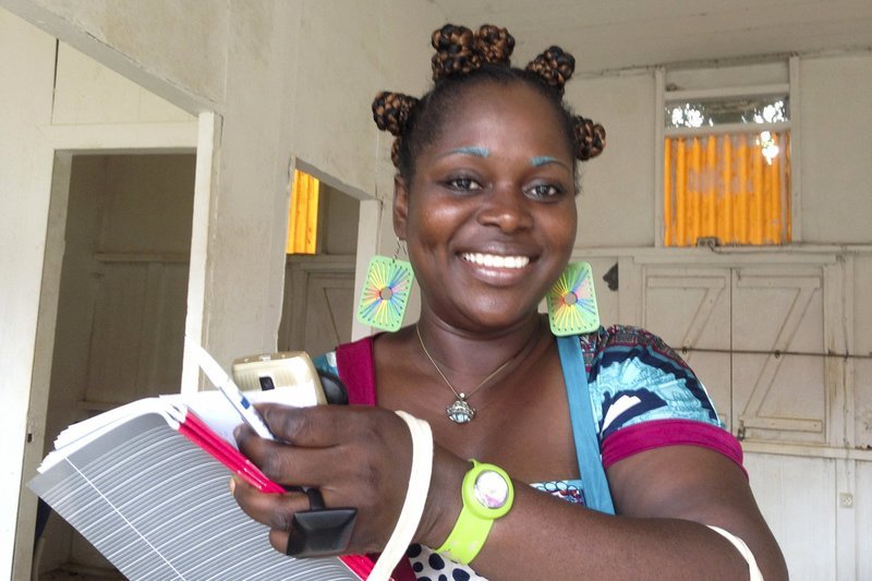 ARD/​SWR HALBGOTT IM TROPENWALD, „Albert Schweitzers Lambarene“, Film von Uri Schneider, am Montag (29.09.14) um 00:00 Uhr im ERSTEN.
Afrika kann so bunt sein: Wird eine neue Generation auch neuen Schwung in das von Albert Schweitzer vor einhundert Jahren gegründete Tropenkrankenhaus Lambarene bringen? – Bild: SWR/​Uri Schneider