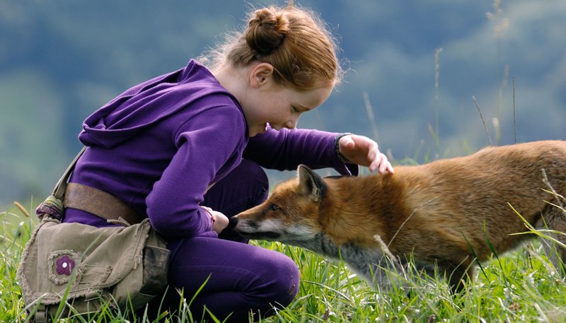 Regie: Luc Jacquet, am Samstag (27.02.16) um 10:03 Uhr im ERSTEN. Lila (Bertille Noël-Bruneau) streift am liebsten durch die Natur. Eines Tages kreuzt ein wilder Fuchs ihren Weg. – Bild: WDR/Eric Caro Regie: Luc Jacquet, am Samstag (27.02.16) um 10:03 Uhr im ERSTEN. Lila (Bertille Noël-Bruneau) streift am liebsten durch die Natur. Eines Tages kreuzt ein wilder Fuchs ihren Weg. – Bild: WDR/Eric Caro