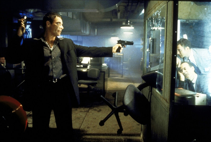 Knock off – Bild: TriStar Pictures Lizenzbild frei