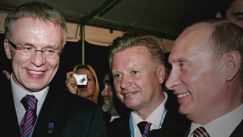 Wjatscheslaw Alexandrowitsch Fetissow (l.) mit Wiktor Tichonow und Wladimir Putin (r.) – Bild: Geo Television / Weltkino Wjatscheslaw Alexandrowitsch Fetissow (l.) mit Wiktor Tichonow und Wladimir Putin (r.) – Bild: Geo Television / Weltkino
