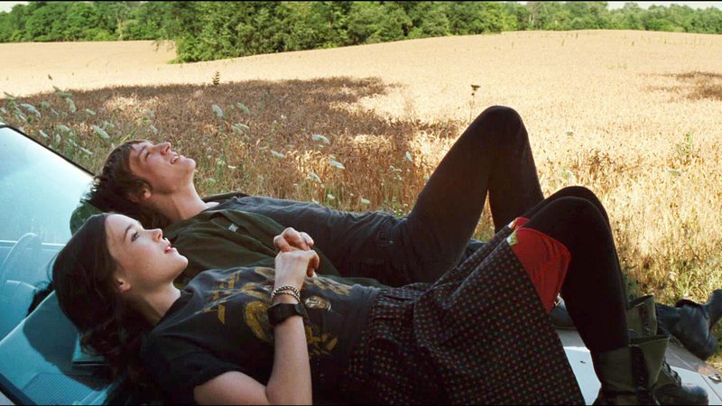 Bliss (Ellen Page) und Oliver (Landon Pigg) – Bild: RTL Zwei
