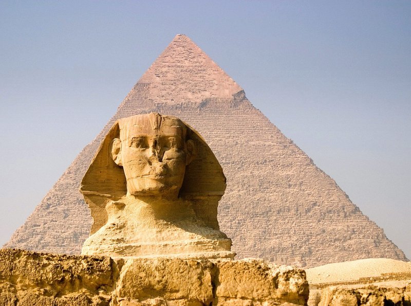 PHOENIX DIE PHARAONIN UND DAS GOLDLAND, „Hatschepsuts Reise nach Punt“, am Samstag (22.06.13) um 20:15 Uhr. Pyramide und Sphinxs – Bild: PHOENIX/​ZDF