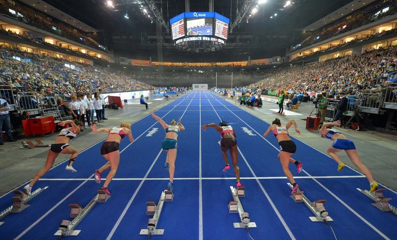 Ziel der Veranstaltung des Internationalen Stadionfestes Berlin (ISTAF) in der Berliner Veranstaltungshalle war ein Wettkampf, bei dem die Athleten die gleichen Bedingungen wie bei Olympischen Spielen vorfinden sollten. – Bild: N24 Doku