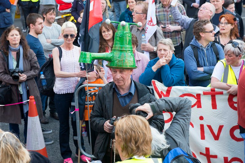 50.000 Menschen protestieren im Oktober 2014 in Dublin gegen die geplante Wassersteuer. – Bild: ARTE Honorarfreie Verwendung nur im Zusammenhang mit genannter Sendung und bei folgender Nennung „Bild: Sendeanstalt/​Copyright“. Andere Verwendungen nur nach vorheriger Absprache: ARTE-Bildredaktion