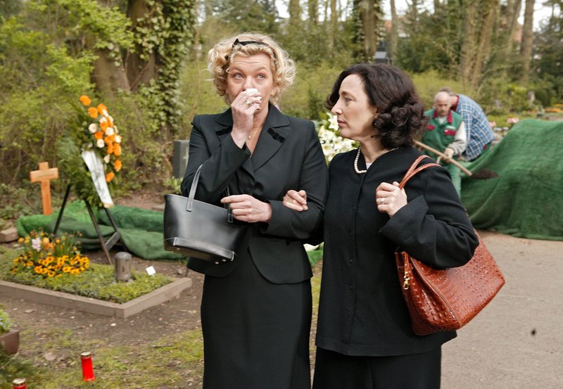 Das Glück klopft an die Tür – Bild: rbb/​Degeto/​Thomas Kost